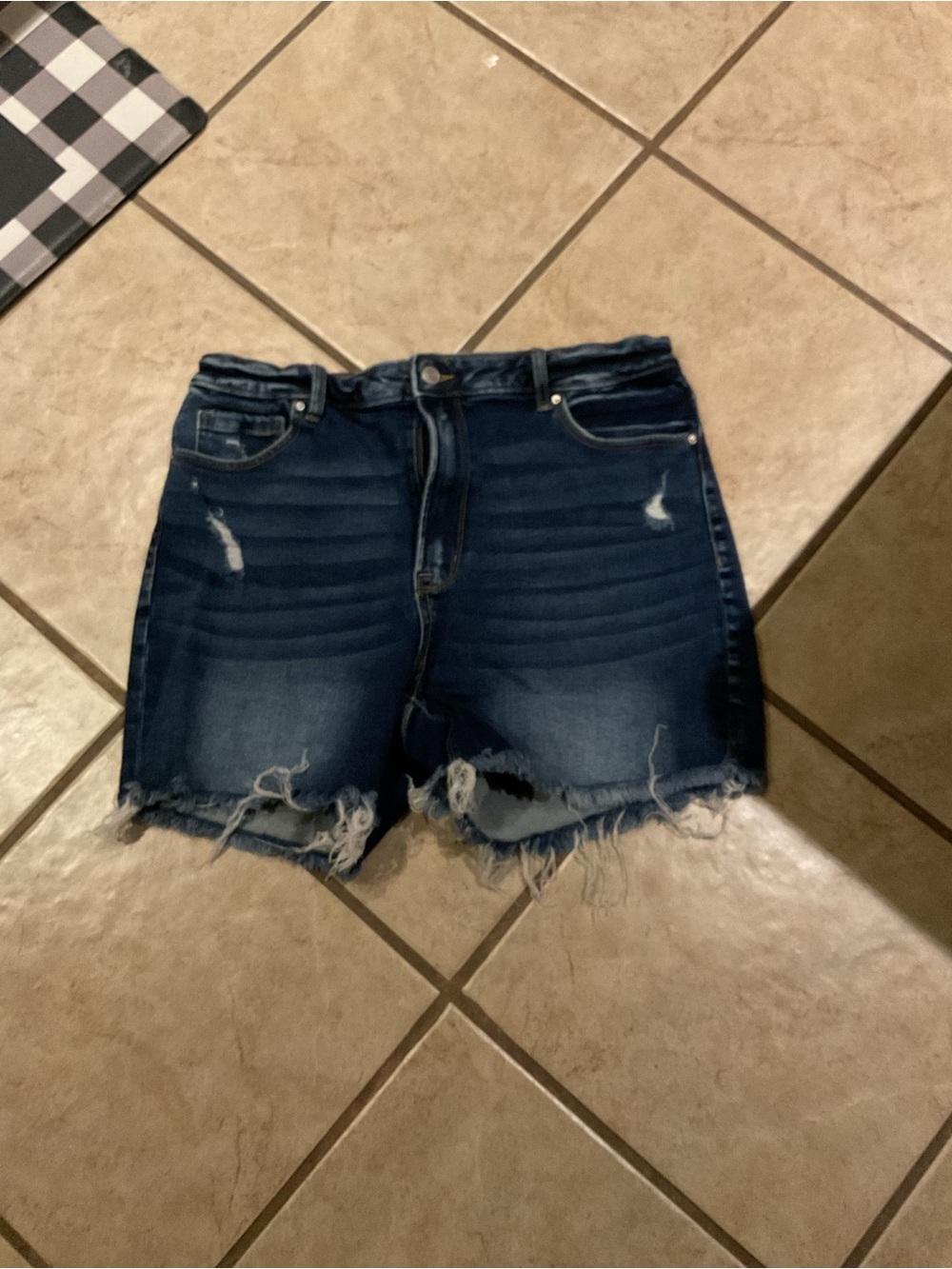 Zenana Medium Wash Distressed Denim Jean Shorts Women’s Size 1X